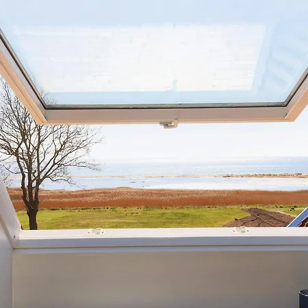 10 Person In Assens-by Traum