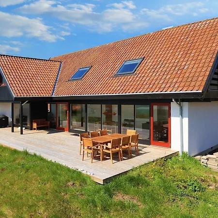 10 Person In Assens-by Traum *