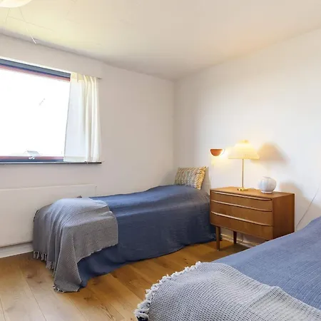 10 Person In Assens-by Traum * Assens